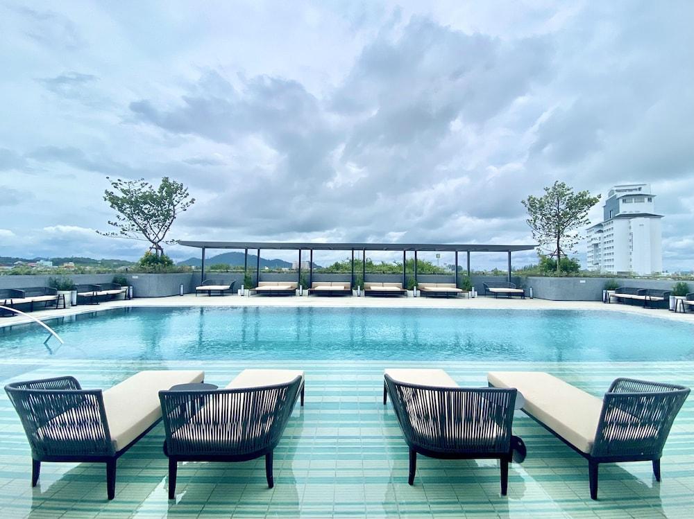 Courtyard By Marriott Phuket Town Hotel Exterior foto