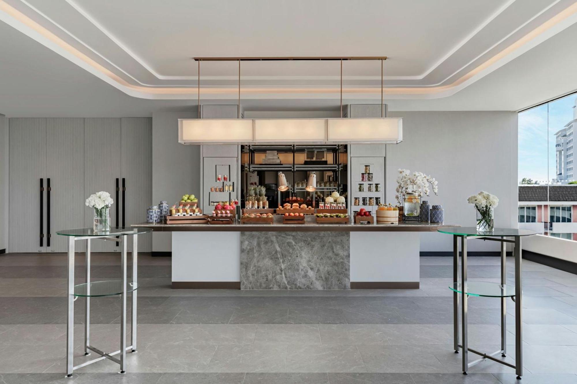Courtyard By Marriott Phuket Town Hotel Exterior foto