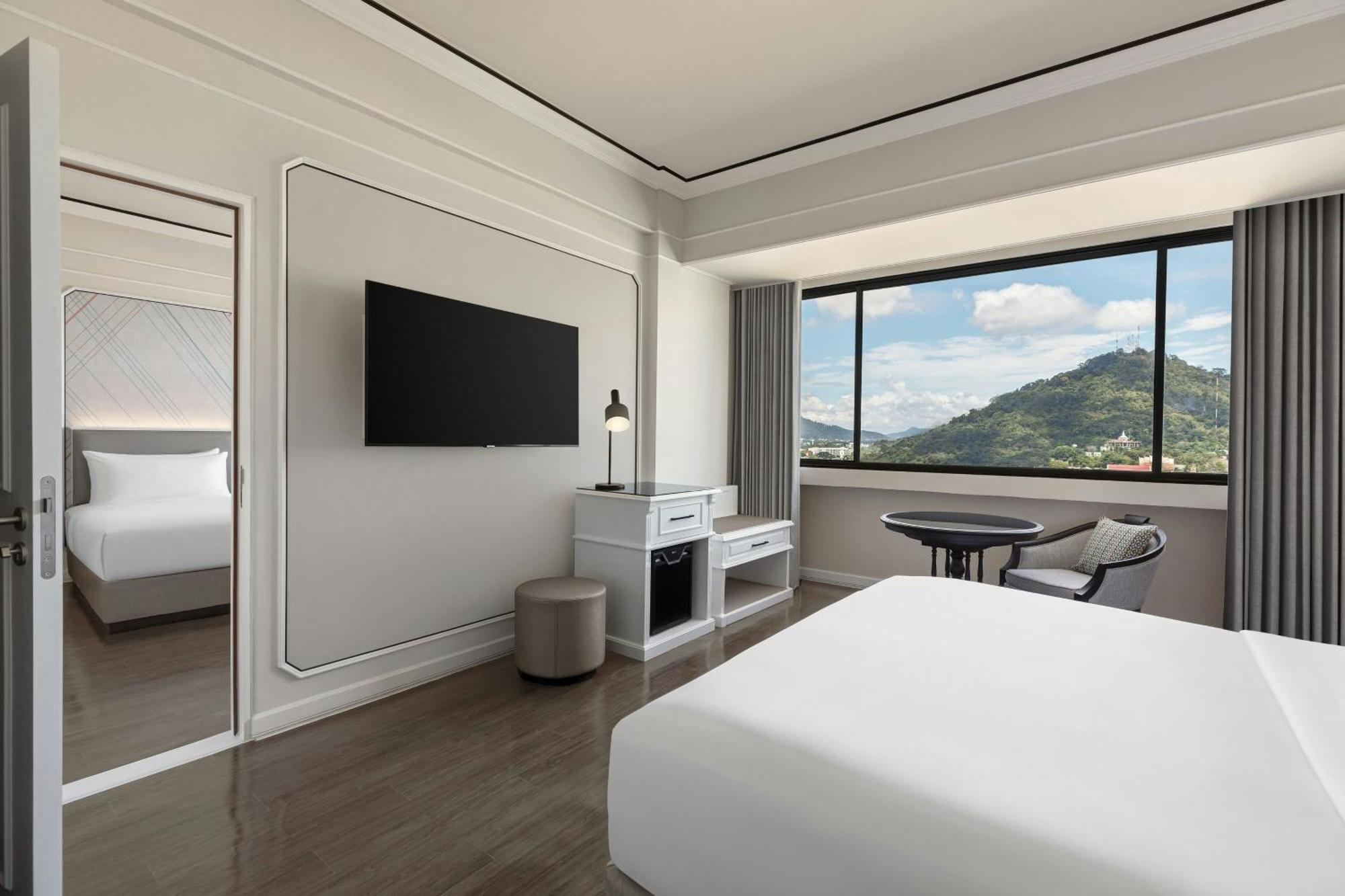 Courtyard By Marriott Phuket Town Hotel Exterior foto