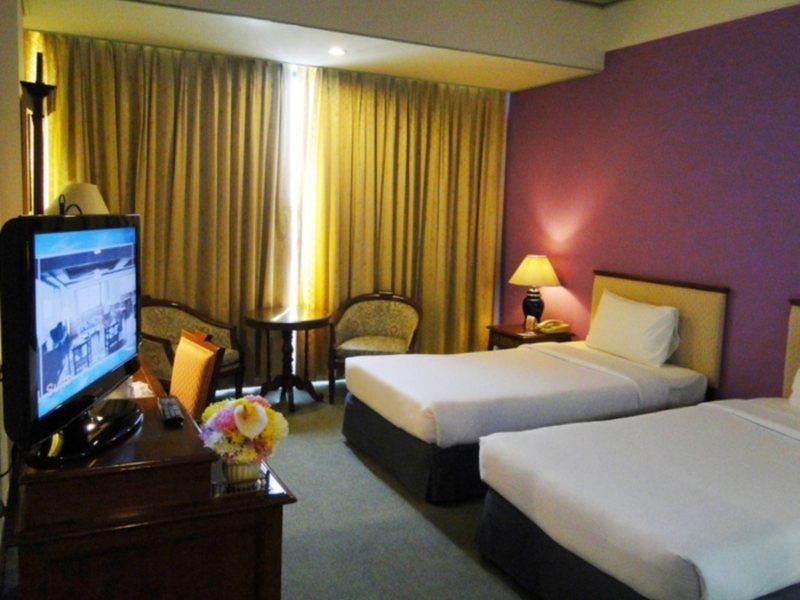 Courtyard By Marriott Phuket Town Hotel Exterior foto